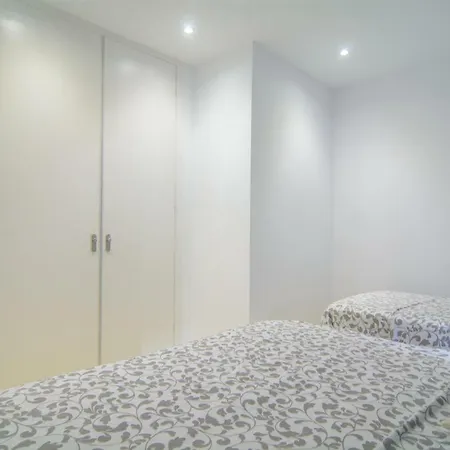 River Playa Beachfront Apartment, Large Terrace 푸엔히롤라