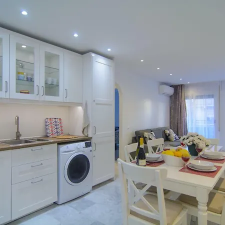 River Playa Beachfront Apartment, Large Terrace Apartament *