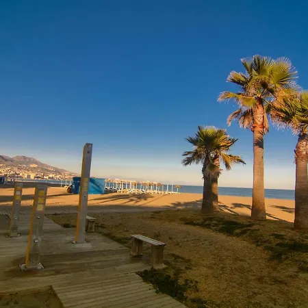 River Playa Beachfront Apartment, Large Terrace 아파트 푸엔히롤라