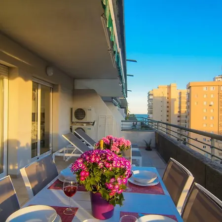 River Playa Beachfront Apartment, Large Terrace アパート フエンヒロラ